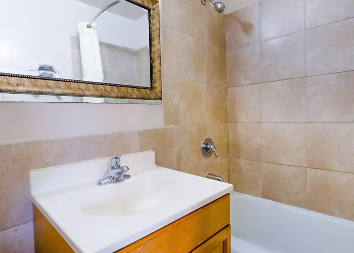 Manor By Oyo Near Oak Brook Chicago Westchester Motel 2*